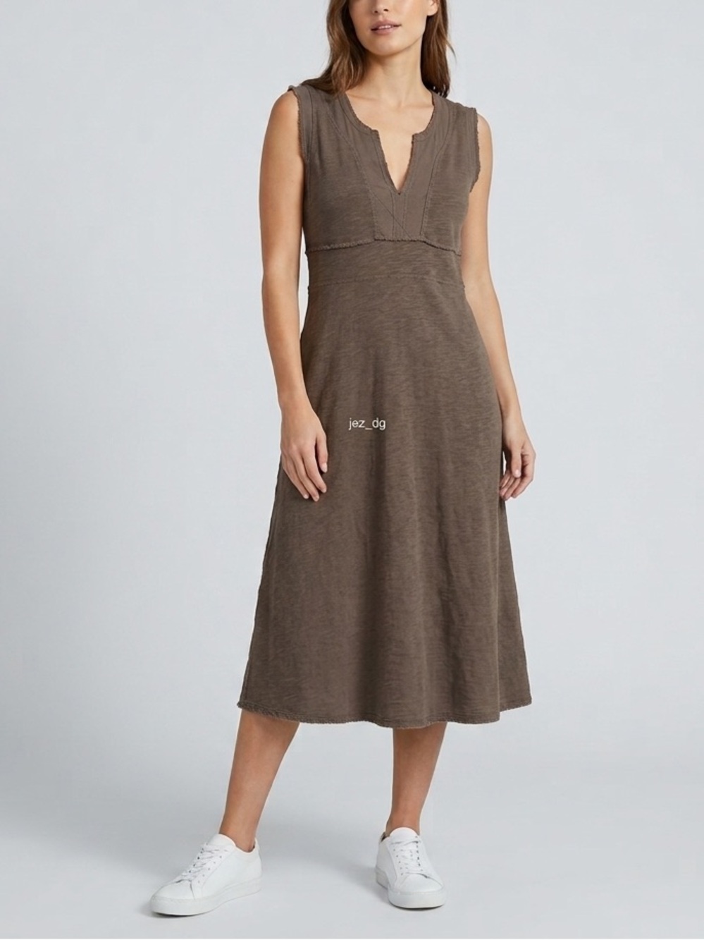 K008 ROOTS Vneck Dress